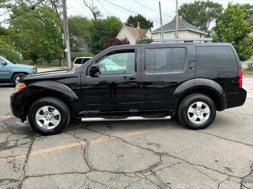 2010 Nissan Pathfinder LE