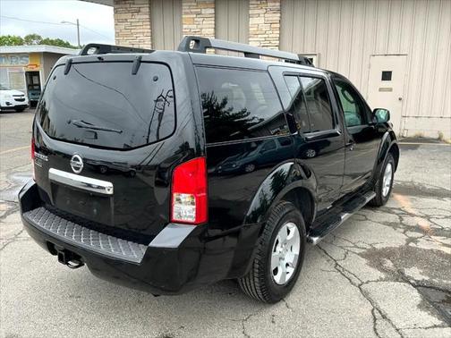 2010 Nissan Pathfinder LE