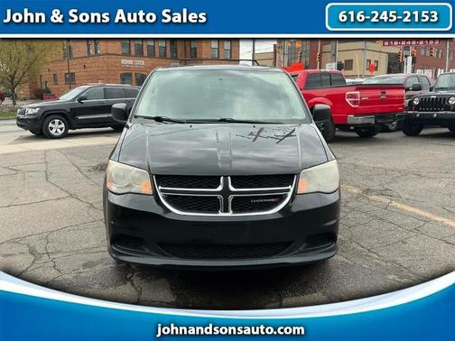 Brilliant Black Crystal Pearlcoat 2013 Dodge Grand Caravan SXT