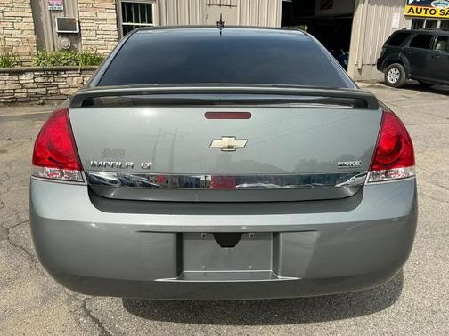 Gray 2009 Chevrolet Impala LT