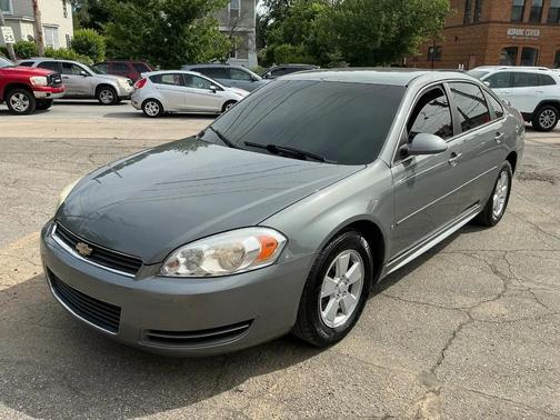 Gray 2009 Chevrolet Impala LT