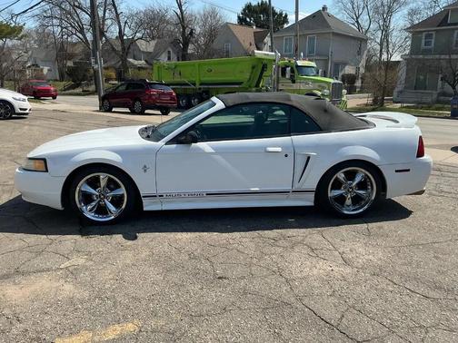 2000 Ford Mustang Base