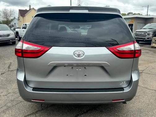 2017 Toyota Sienna LE