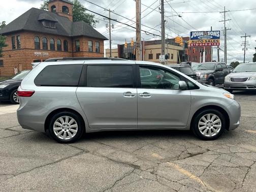 2017 Toyota Sienna LE