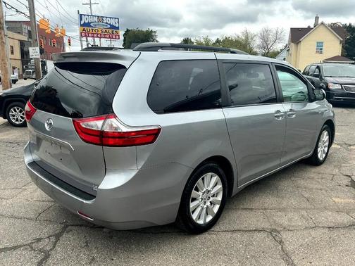 2017 Toyota Sienna LE
