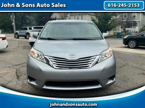 2017 Toyota Sienna LE