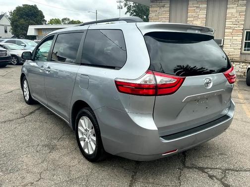 2017 Toyota Sienna LE