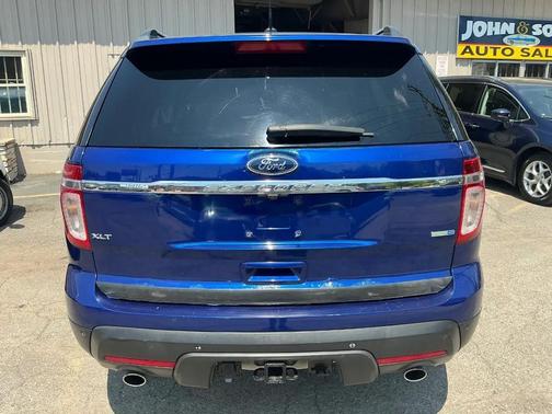 Deep Impact Blue Metallic 2013 Ford Explorer XLT