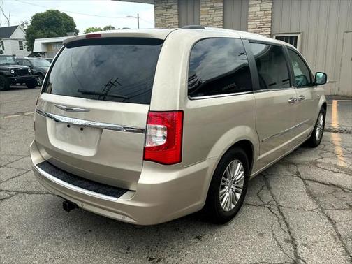 2014 Chrysler Town & Country Touring-L