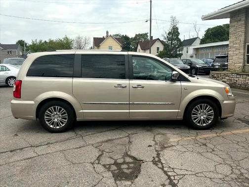 2014 Chrysler Town & Country Touring-L