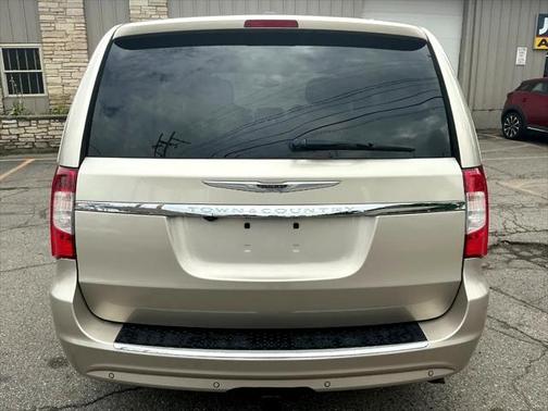 2014 Chrysler Town & Country Touring-L