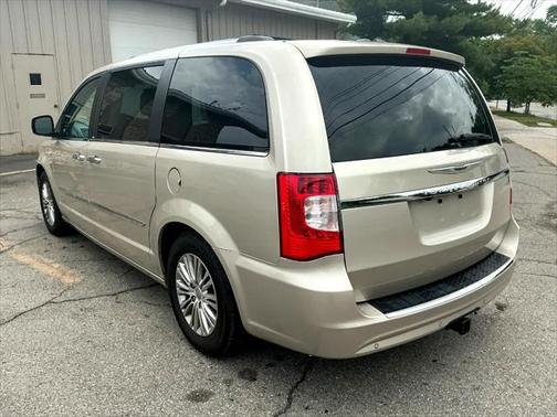 2014 Chrysler Town & Country Touring-L