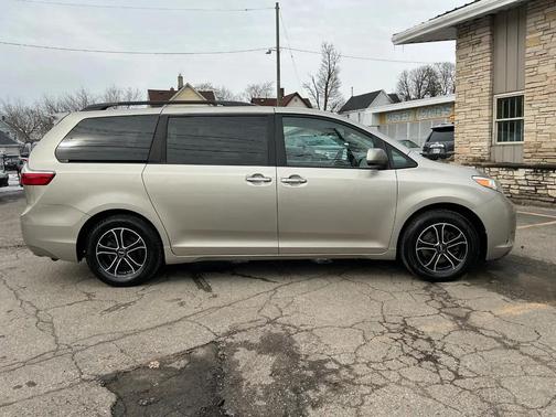 2015 Toyota Sienna XLE