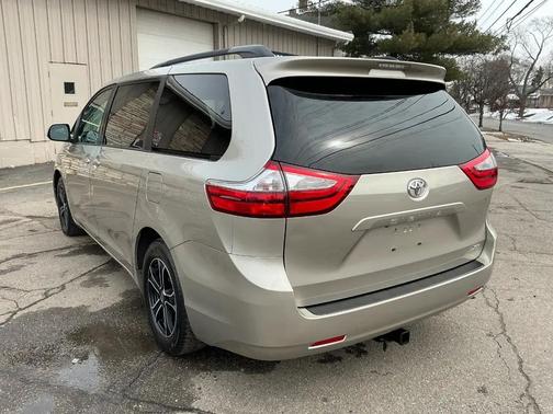 2015 Toyota Sienna XLE