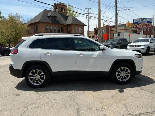 Bright White Clearcoat 2019 Jeep Cherokee Latitude Plus