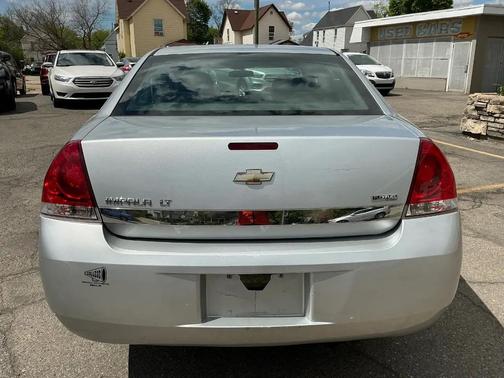 Silver 2009 Chevrolet Impala LT