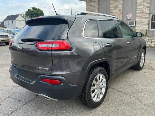 Brilliant Black Crystal Pearlcoat 2014 Jeep Cherokee Limited