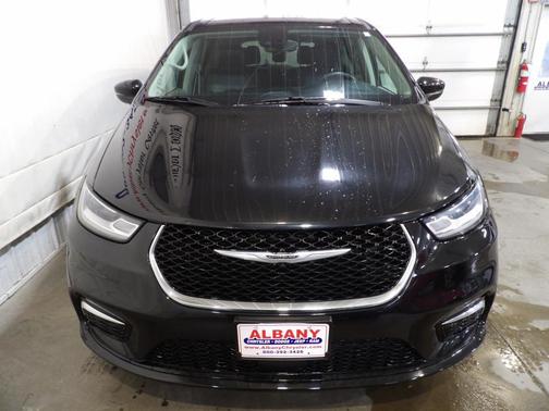 2023 Chrysler Pacifica Touring-L