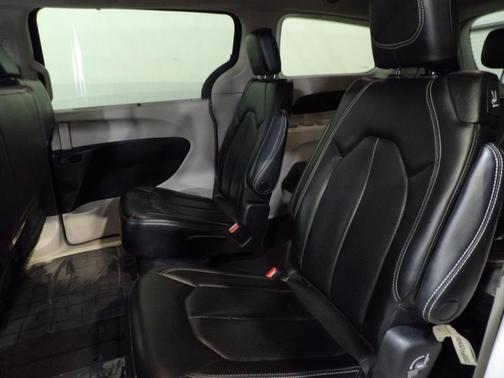 2023 Chrysler Pacifica Touring-L