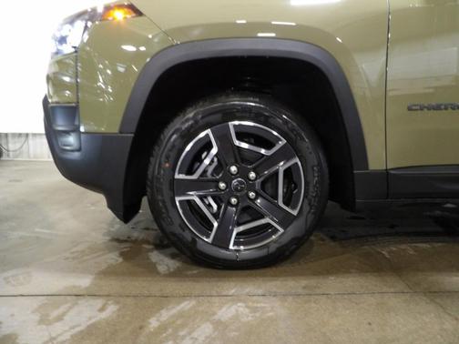 41 2026 Jeep Cherokee LAREDO/LIMITED