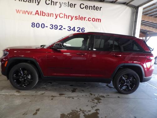 2023 Jeep Grand Cherokee Laredo