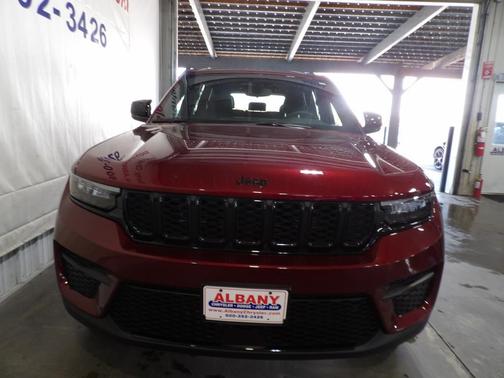 2023 Jeep Grand Cherokee Laredo