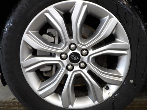 2023 Ford Edge Titanium
