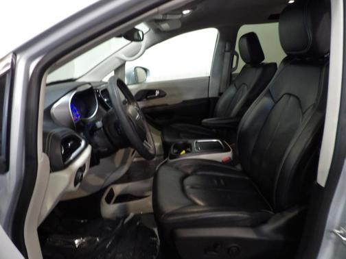 2022 Chrysler Pacifica Hybrid Touring L