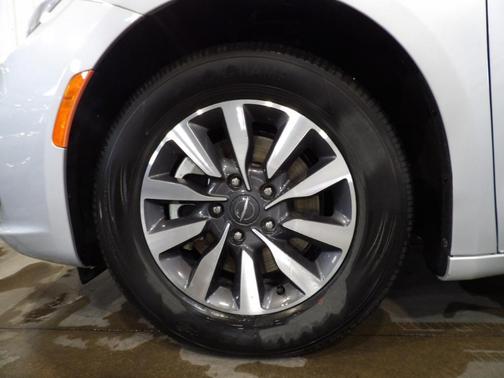 2022 Chrysler Pacifica Hybrid Touring L