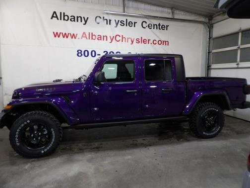 2026 Jeep Gladiator Sport