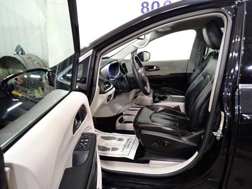 2022 Chrysler Pacifica Touring-L