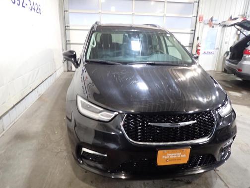 2022 Chrysler Pacifica Touring-L