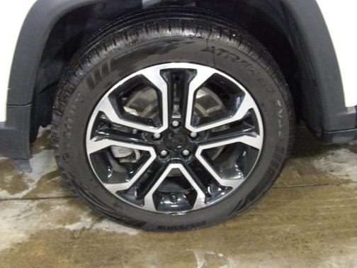 White 2023 Jeep Compass Limited