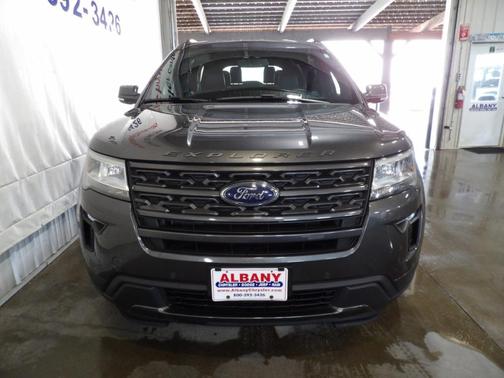 Black 2018 Ford Explorer XLT