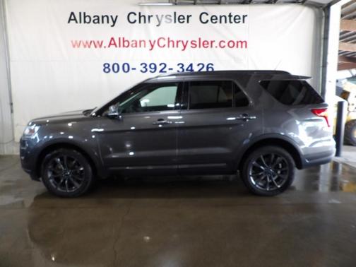 Black 2018 Ford Explorer XLT