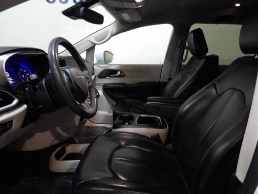 2022 Chrysler Pacifica Touring-L
