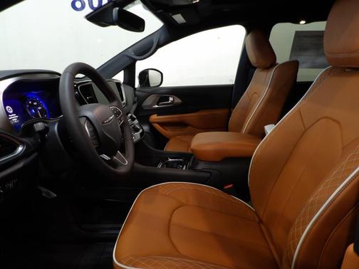 2025 Chrysler Pacifica Pinnacle