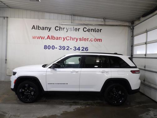 2023 Jeep Grand Cherokee Laredo