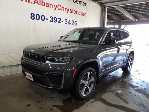 Metallic 2026 Jeep Grand Cherokee Limited
