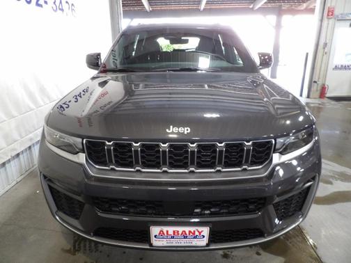 Metallic 2026 Jeep Grand Cherokee Limited