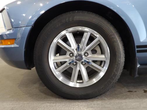 2005 Ford Mustang Premium