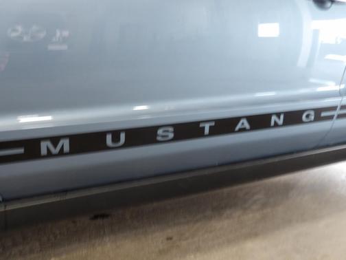 2005 Ford Mustang Premium