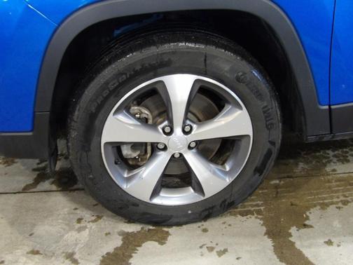 Hydro Blue 2022 Jeep Cherokee Limited