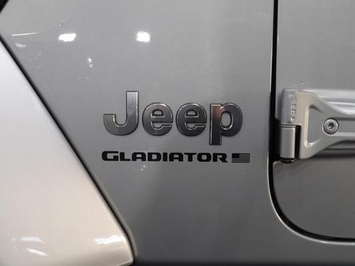 2023 Jeep Gladiator Overland