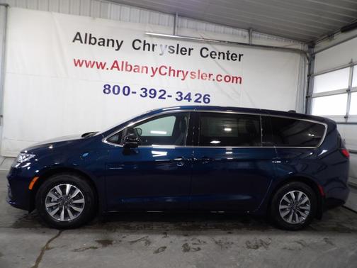 2025 Chrysler Pacifica Hybrid Select