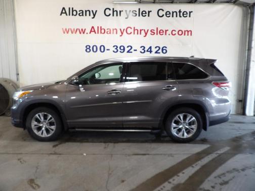 Gray 2014 Toyota Highlander XLE