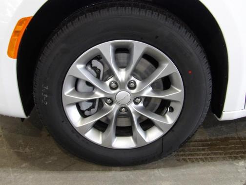 Bright White Clearcoat 2027 Chrysler Pacifica SELECT