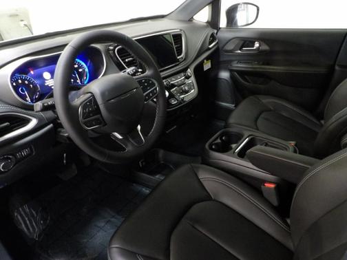 Bright White Clearcoat 2027 Chrysler Pacifica SELECT