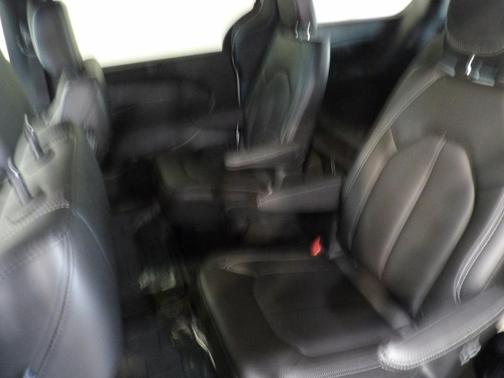 Bright White Clearcoat 2027 Chrysler Pacifica SELECT