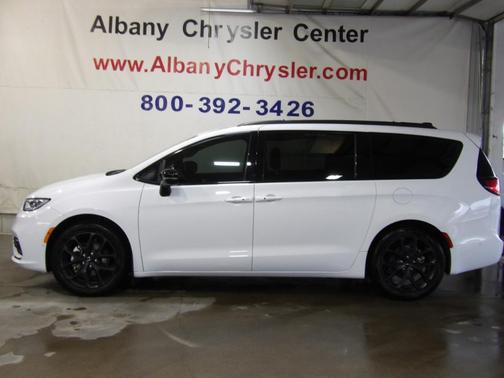 2024 Chrysler Pacifica Touring-L